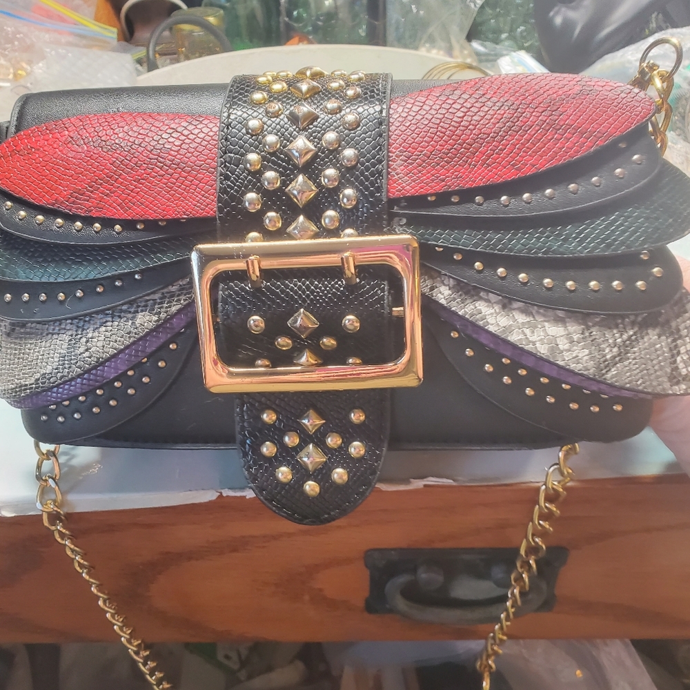 Beautiful colorful purse zipper for the inside pocket and snap button for flap